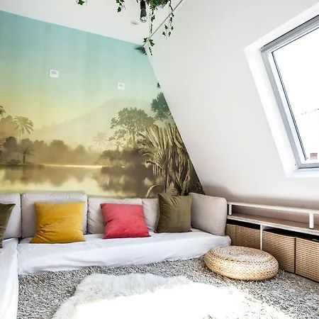 Veeve - Mezzanine Magic With Rooftop Views