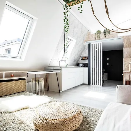Veeve - Mezzanine Magic With Rooftop Views