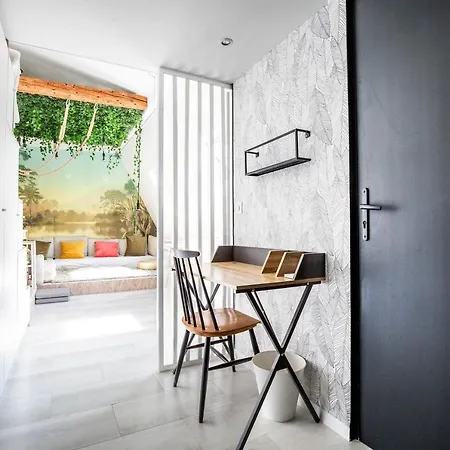 Veeve - Mezzanine Magic With Rooftop Views